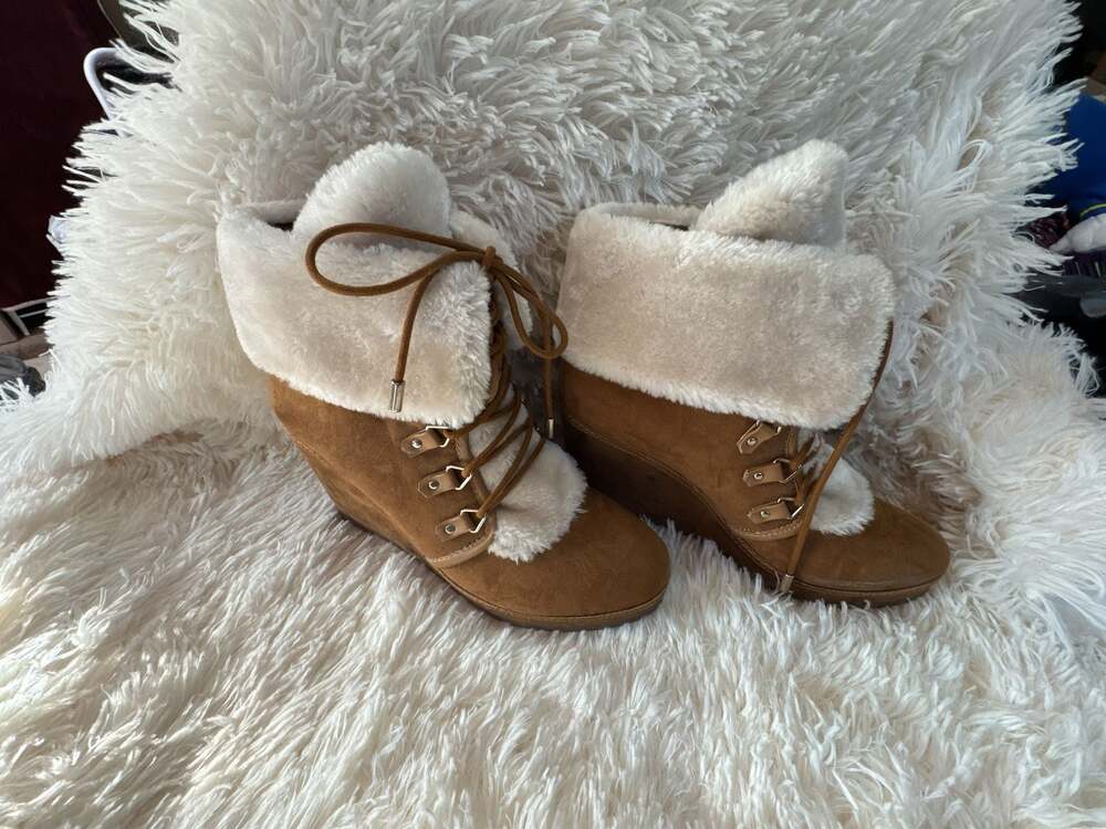 S5-813 UNIONBAY Avalanche Brown Faux Fur Trim Lace-Up Wedge Boots